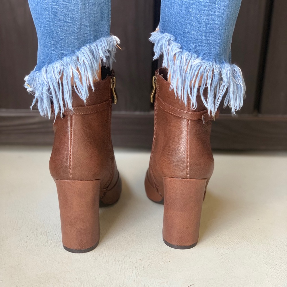 Chic Chunky Heel Brown Bootie - Picture 4 of 8